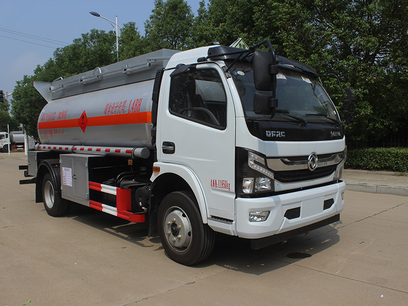 東風(fēng)多利卡8.1立方SCS5120GRYEQ6易燃液體罐式運(yùn)輸車(chē)
