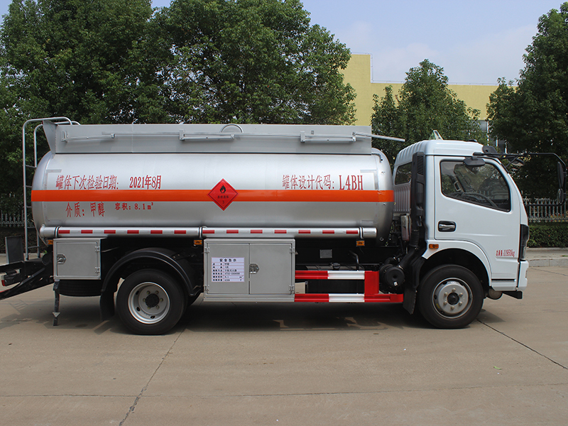 東風(fēng)多利卡8.1立方SCS5120GRYEQ6易燃液體罐式運(yùn)輸車(chē)